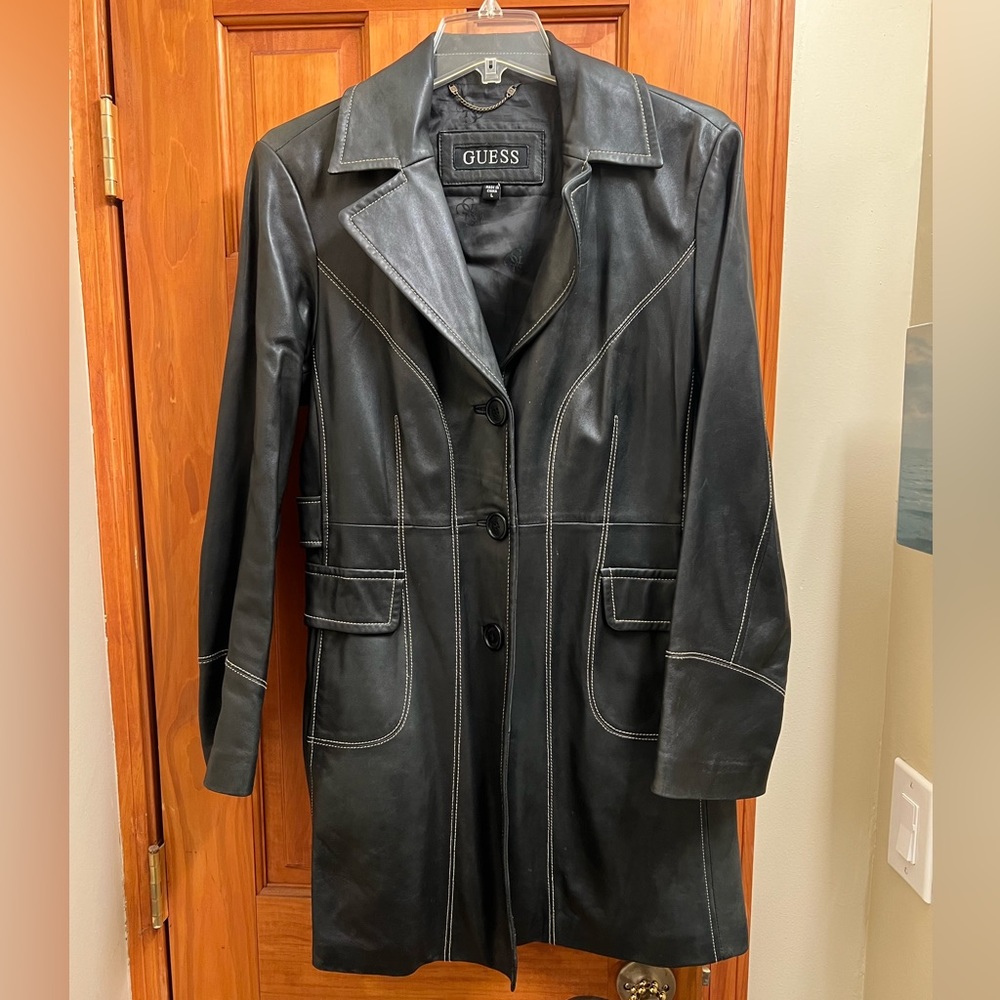 Guess genuine supple leather black trench coat w white contrast stitching, Sz L.